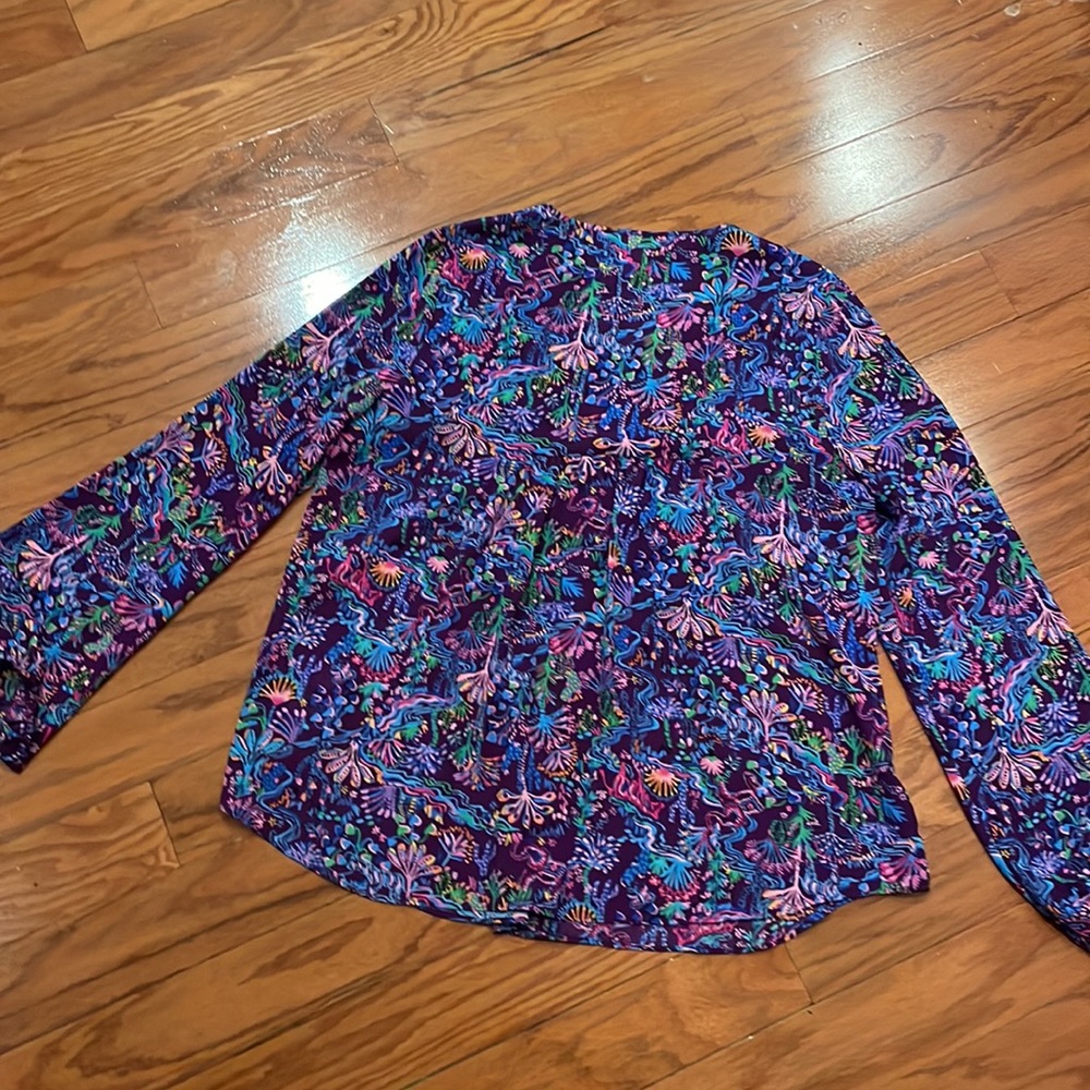 Lilly Pulitzer Lil-Eeze Blouse Gently Worn. View 5